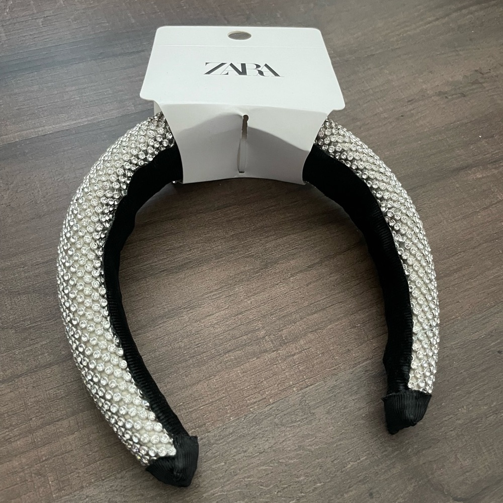Zara Elegant Black and Silver Pearl Headband